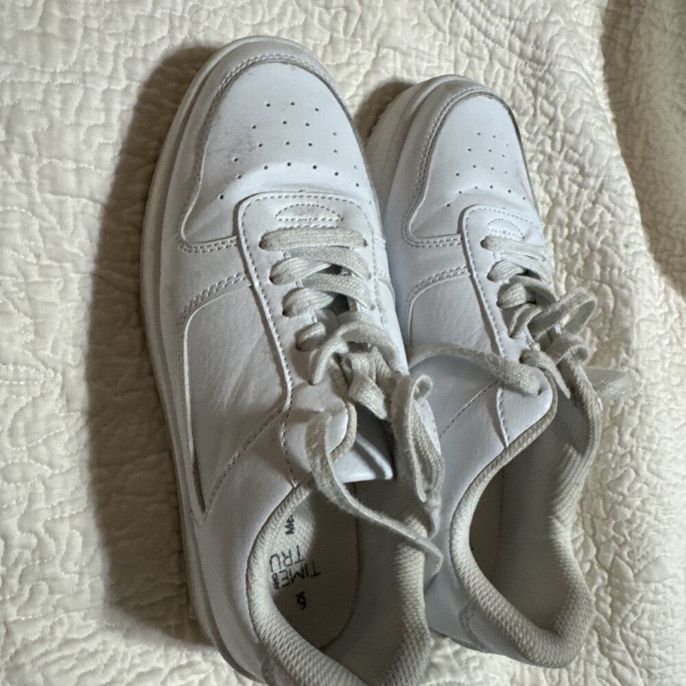 Time and Tru Platform Sneaker (Women's) Size 6 White